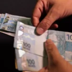 Salário mínimo deverá subir para R$ 1.741 em 2027
